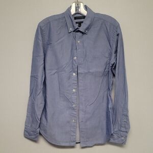 Banana Republic Light Blue Casual Button-Down Shirt